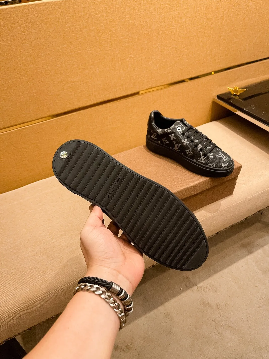 Men's shoes 💰 380💰【 LV 】🔥 Louis Vuitton high-end men's shoes brand official website 1:1 latest masterpiece: the upper is made of first-layer cowhide imported from Italy with a comfortable and breathable lining➕original non-slip and wear-resistant outsole🔥, making walking more convenient and comfortable! An exclusive new model, a stunning work, a beautiful 1:1 replica [color] compared to the official quality! Create a fashionable personality to set off your uniqueness! A must-have for trendy men! Classic 🔥 Size: 38-44 Color: 🔥 2⃣️ colors available 🔥.